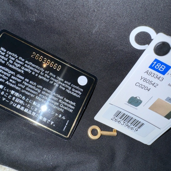 *SOLD*CHANEL Caviar Quilted Medium CC Filigree Vanity Case - NWT - Picture 4 of 12